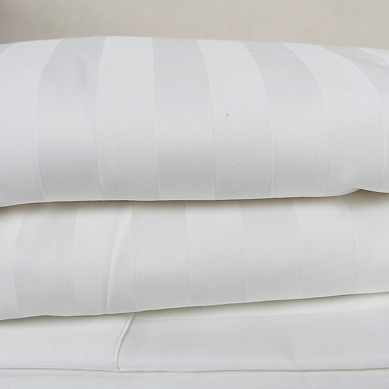 50% ฝ้าย 50% โพลีเอสเตอร์ 250TC ซาตินลายสีขาวผ้าปูที่นอนโรงแรมเตียงโรงแรม